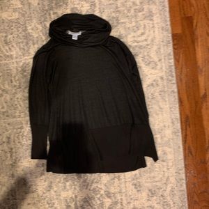 Motherhood turtleck lightweight sweater